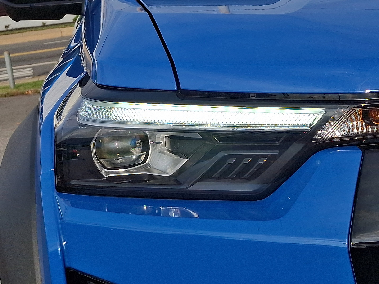 Used 2025 Chevrolet Colorado ZR2 w/ ZR2 Bison Edition image 9