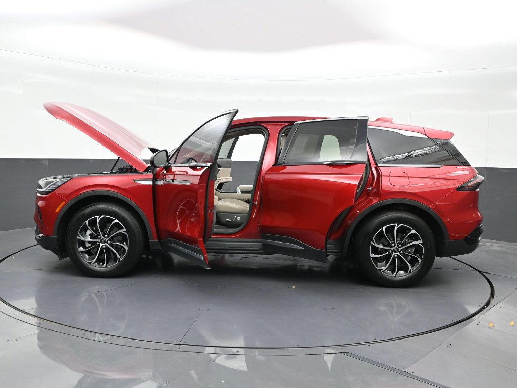 Used 2024 Lincoln Nautilus Premier AWD/4WD image 34