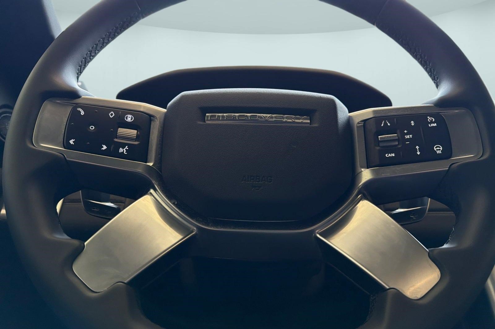 Certified 2025 Land Rover Discovery S AWD/4WD image 11