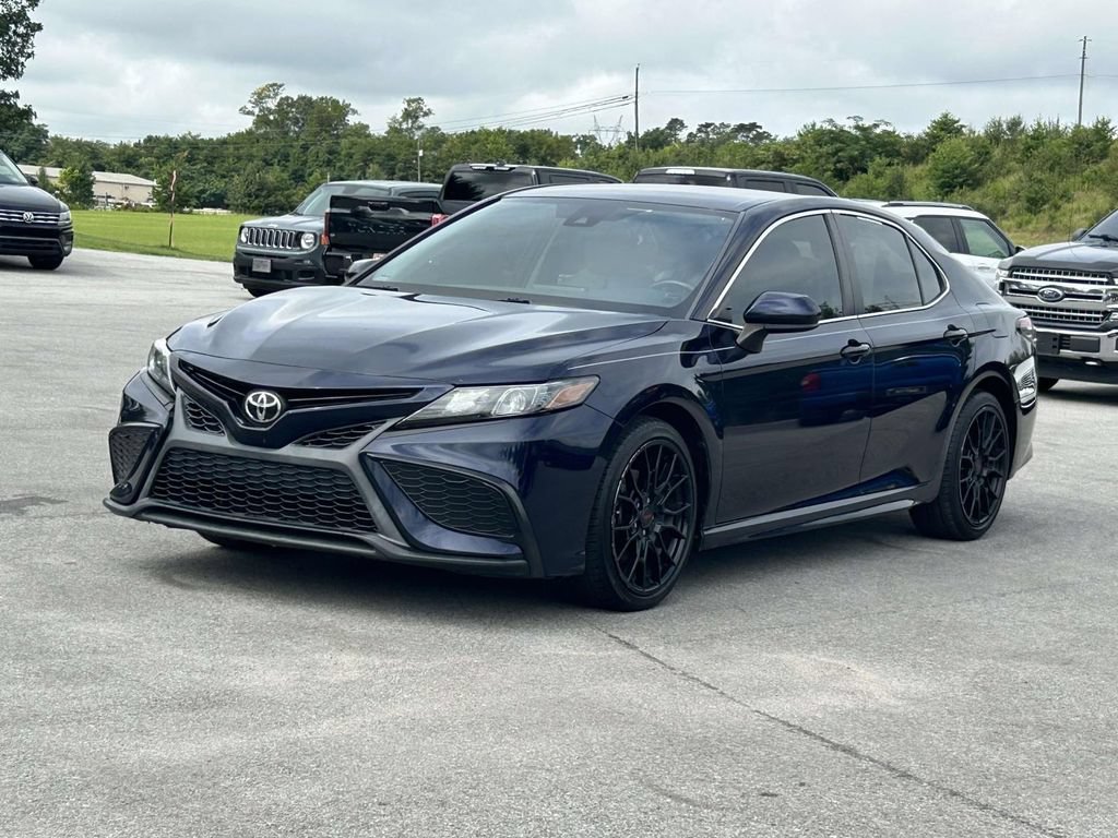 Used 2021 Toyota Camry SE FWD image 3