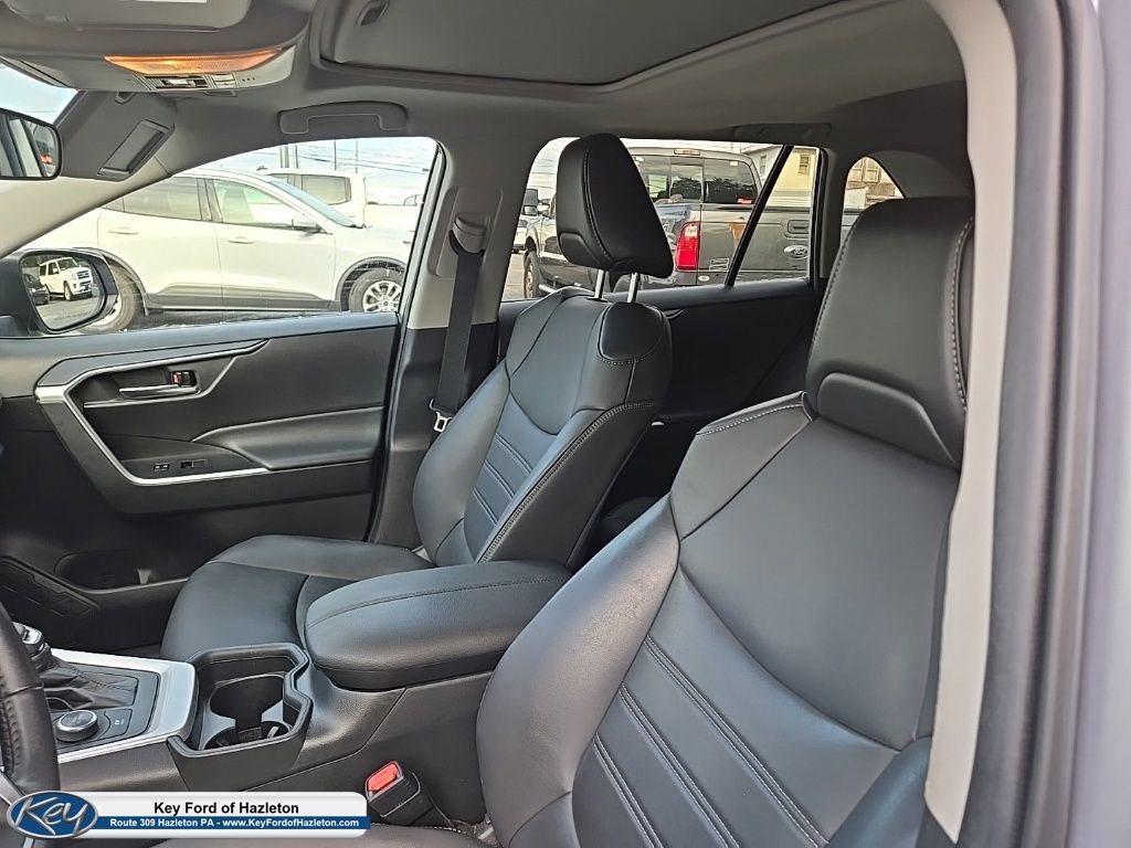 Used 2021 Toyota RAV4 AWD Hybrid image 31