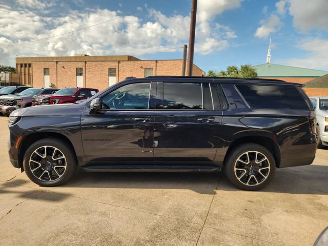Used 2025 Chevrolet Suburban RST w/ Comfort Package AWD/4WD image 4