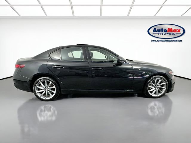 Used 2022 Alfa Romeo Giulia Ti AWD/4WD image 9