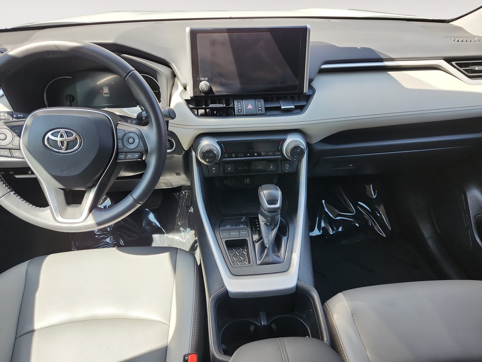 Used 2023 Toyota RAV4 XLE Premium FWD image 11