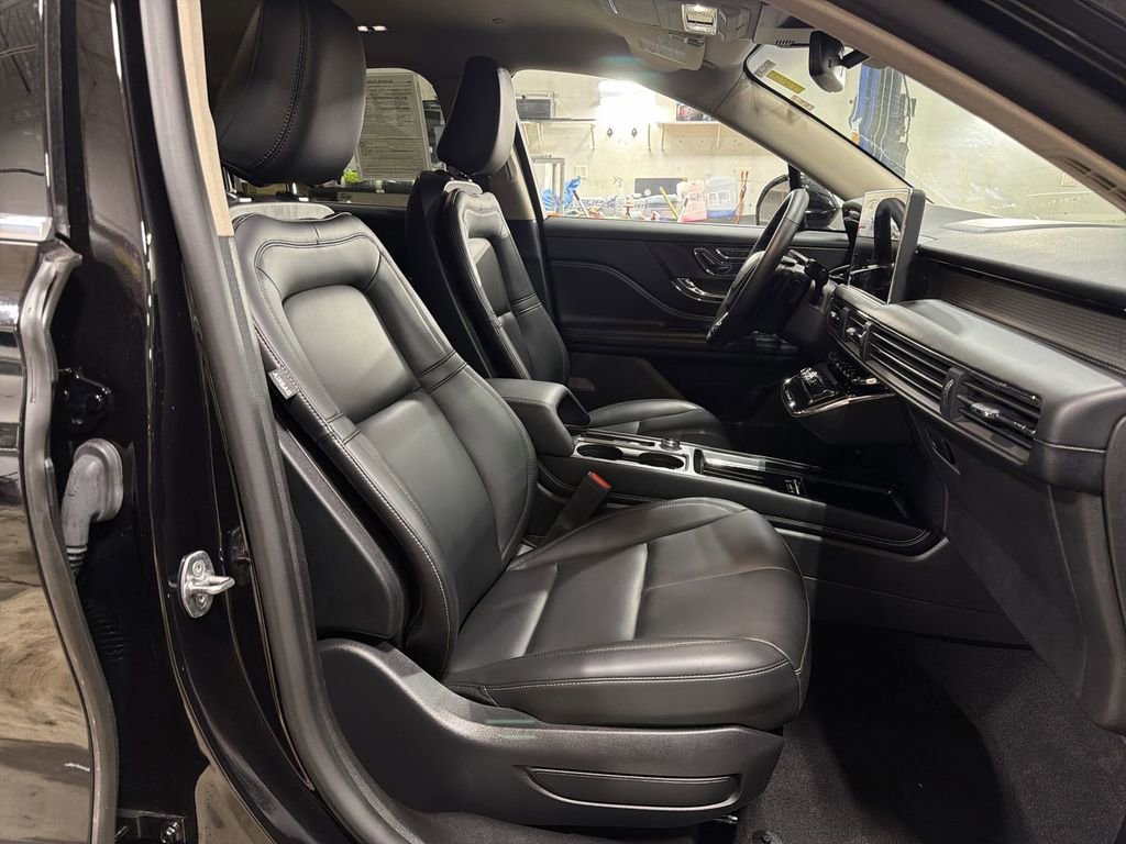 Used 2025 Lincoln Corsair AWD image 28