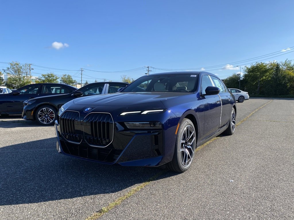 New 2026 BMW 760i xDrive video 1