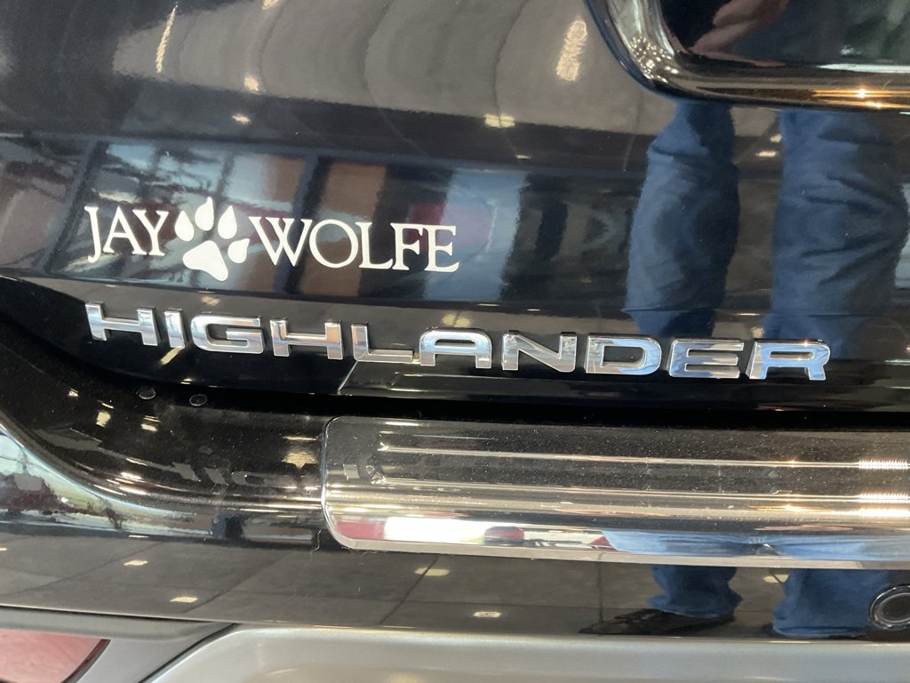 Used 2024 Toyota Highlander Platinum image 25