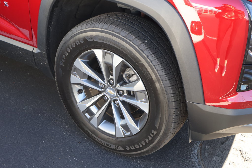 Used 2026 Chevrolet Equinox LT FWD image 5