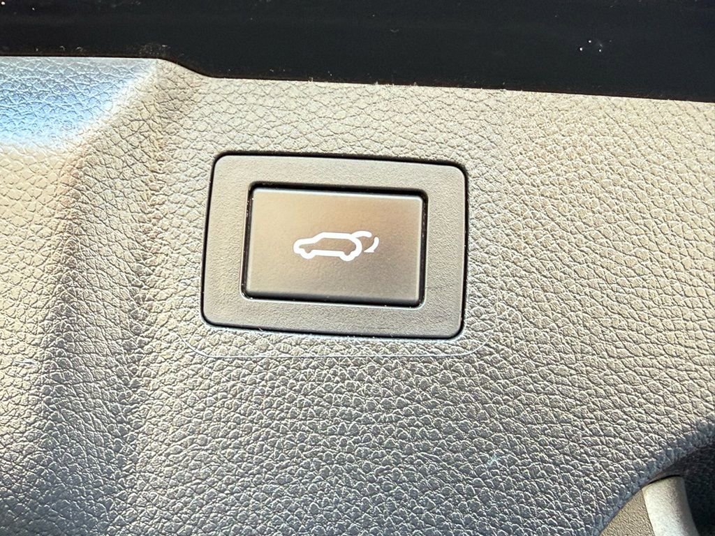 Used 2018 Hyundai Santa Fe AWD w/ SE Ultimate Tech Package 03 image 22