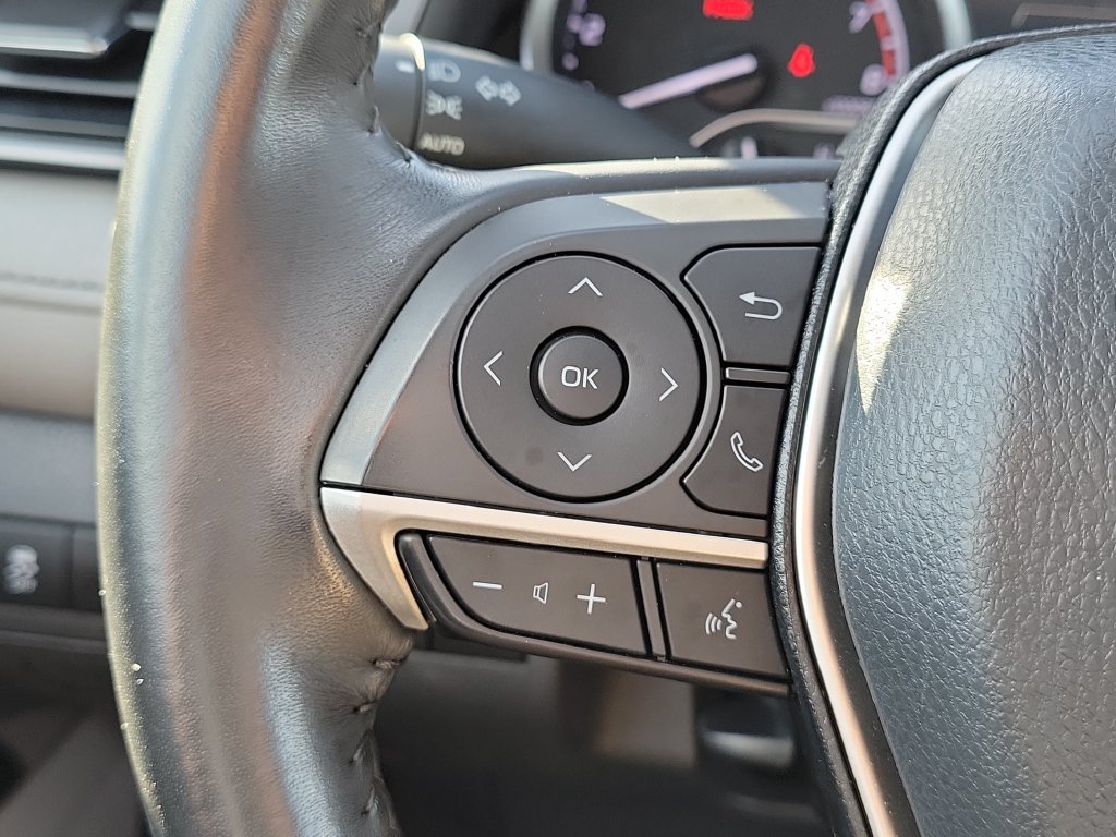 Used 2021 Toyota Camry XLE FWD image 9