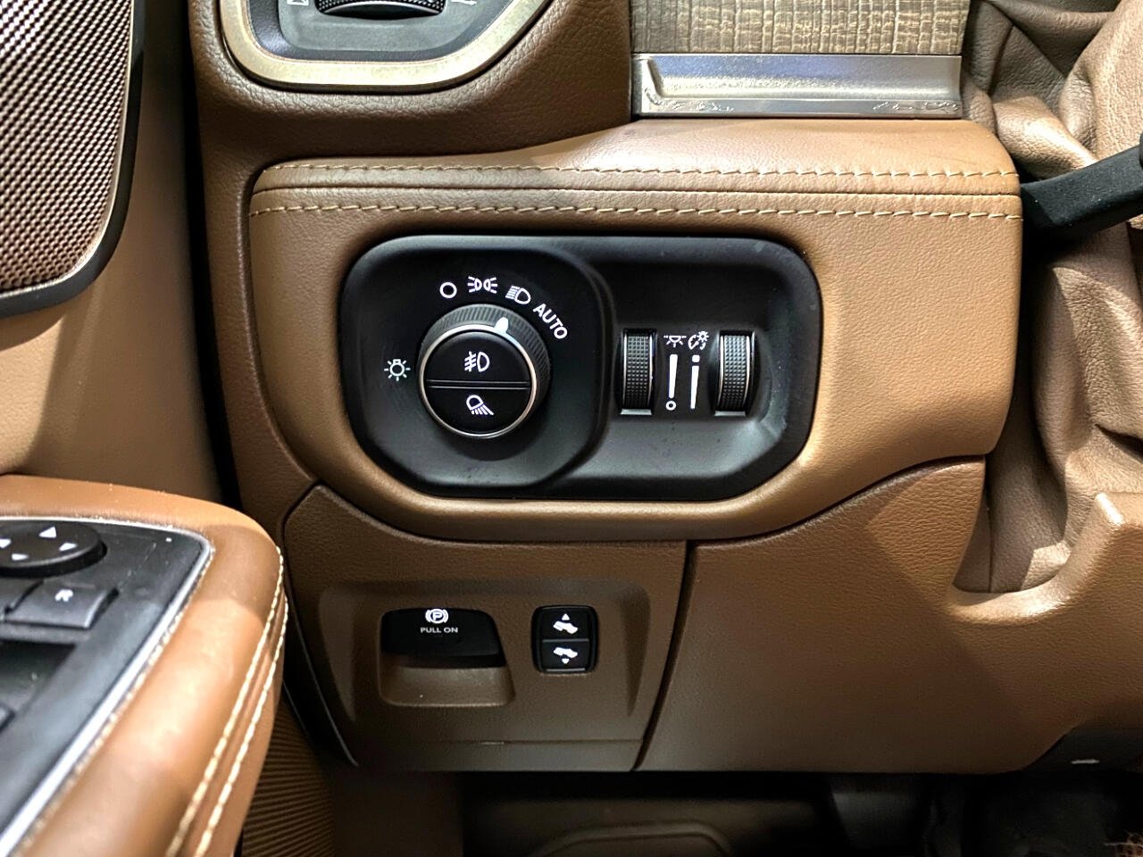 Used 2019 RAM 1500 Limited image 11