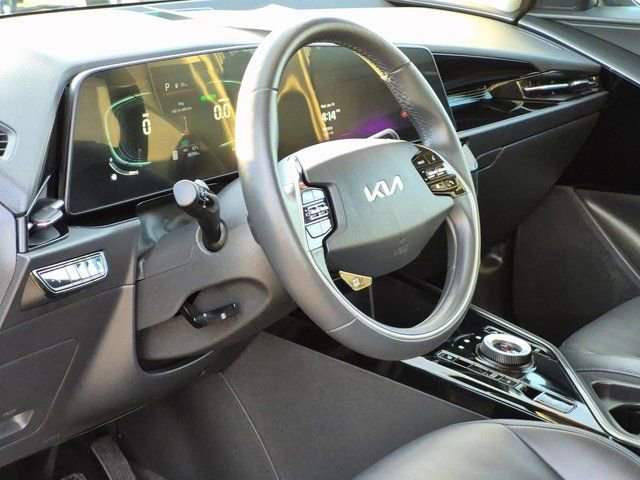 Used 2023 Kia Niro EX image 10