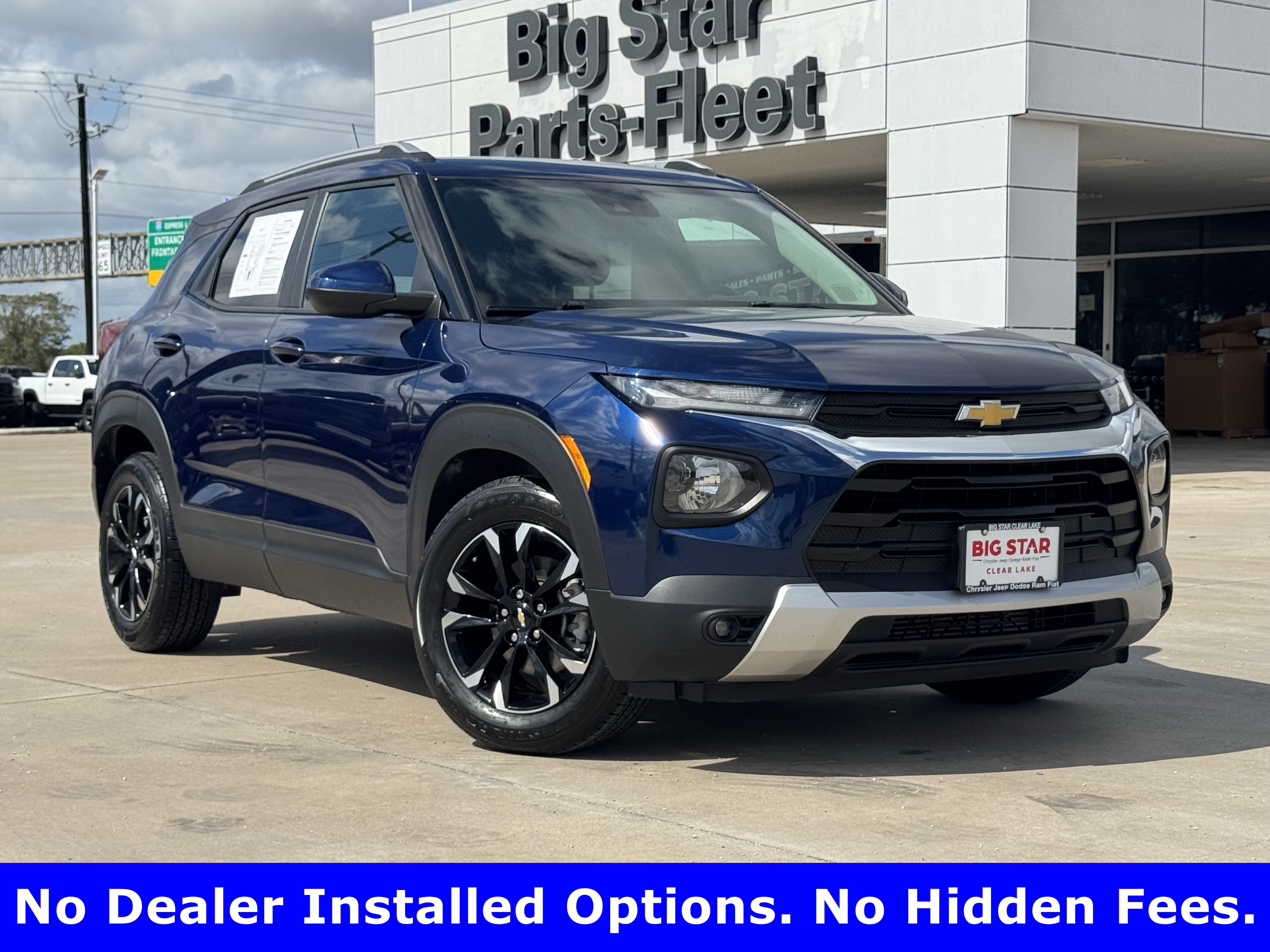 Used 2023 Chevrolet TrailBlazer LT FWD image 2