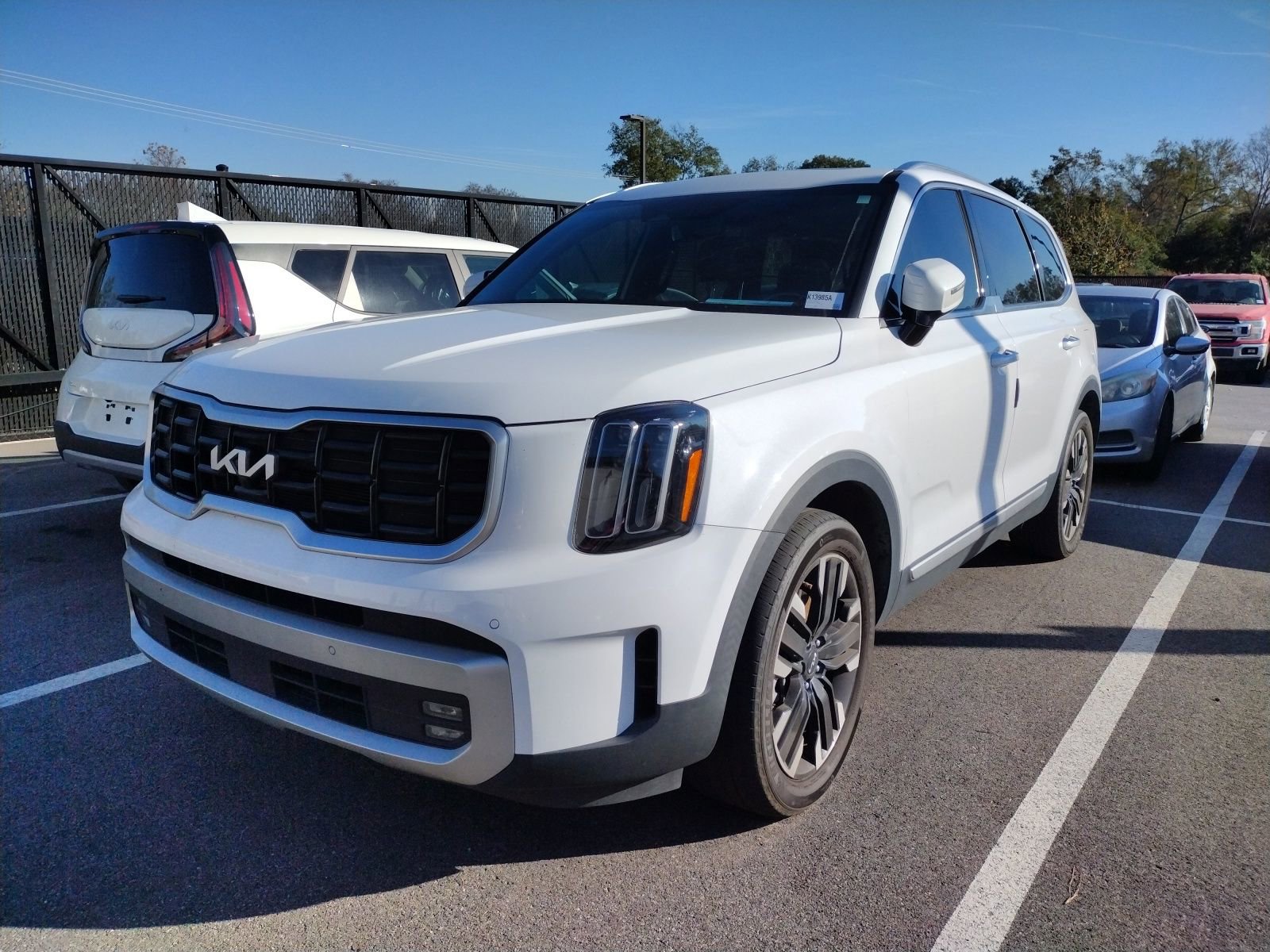 Used 2024 Kia Telluride SX Prestige image 3