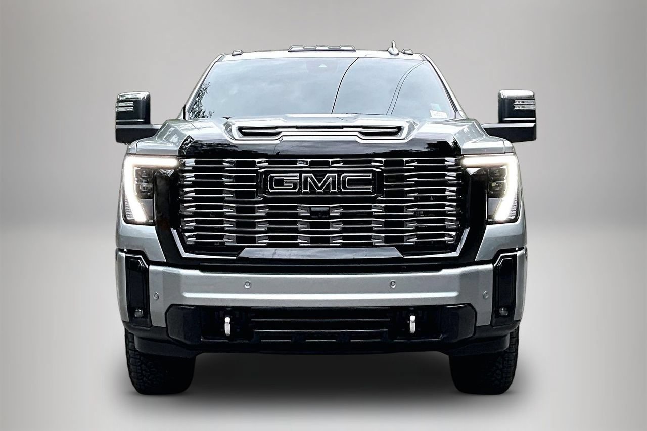 Used 2026 GMC Sierra 2500 Denali Ultimate w/ LPO, Black Badging Package AWD/4WD image 3