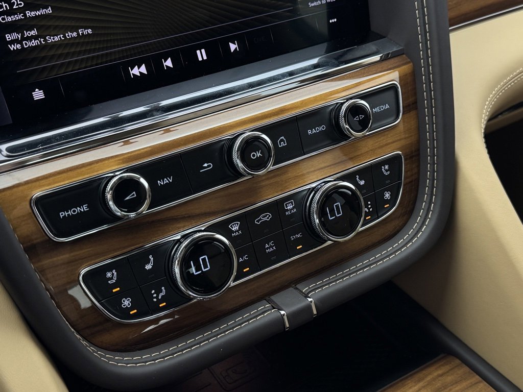 New 2024 Bentley Bentayga Plug-In Hybrid image 20