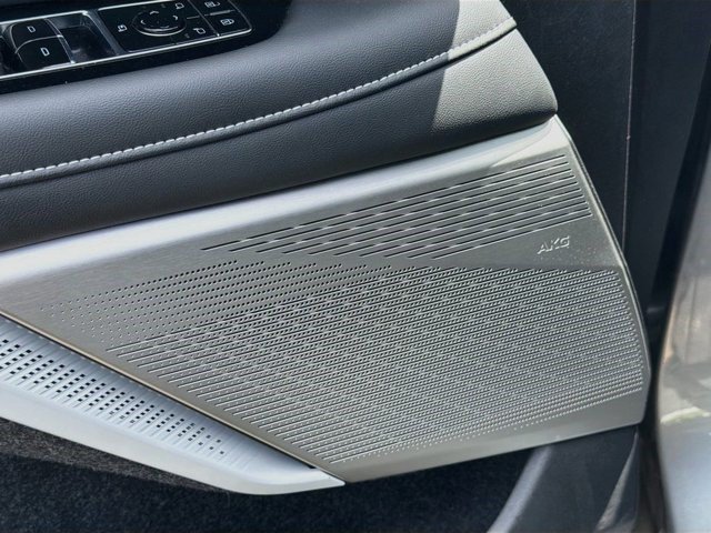 Certified 2025 Cadillac Optiq Sport 2 w/ LPO, Floor Liner Package AWD/4WD image 20