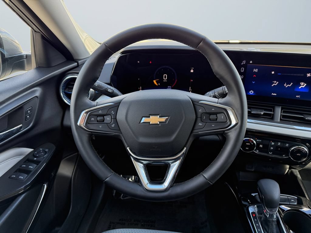 Used 2025 Chevrolet Trax LT w/ Driver Confidence Package FWD image 12