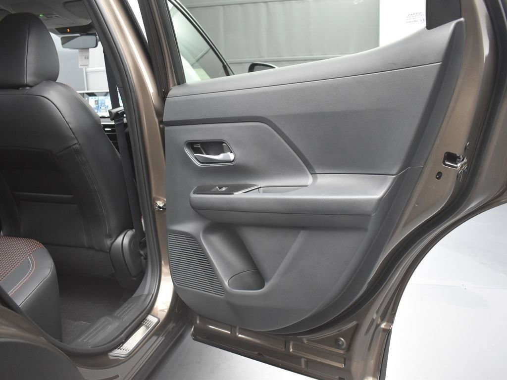New 2026 Nissan Kicks SR w/ Illumination Package FWD image 20