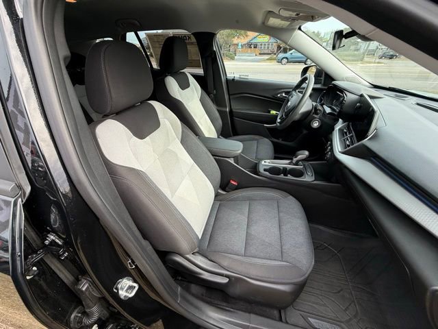Used 2024 Chevrolet Trax LS w/ LS Convenience Package image 11