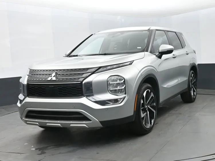 Used 2024 Mitsubishi Outlander FWD image 1