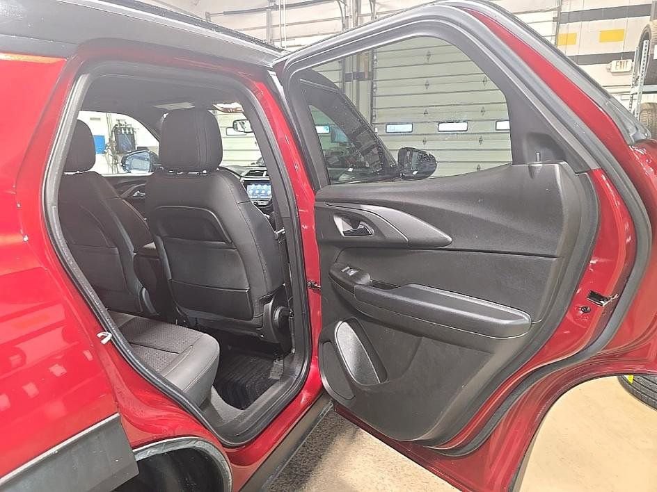 Used 2022 Chevrolet TrailBlazer RS w/ Technology Package image 31