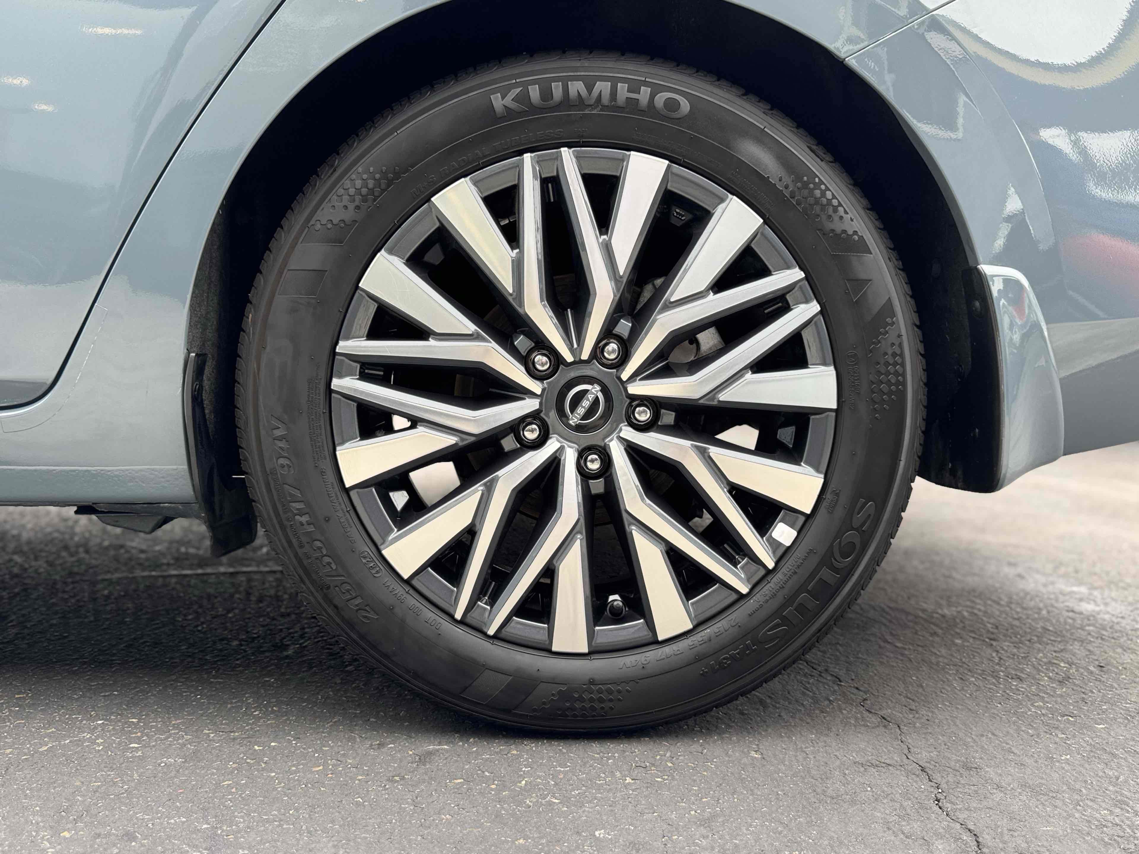 Used 2024 Nissan Sentra SV FWD image 39