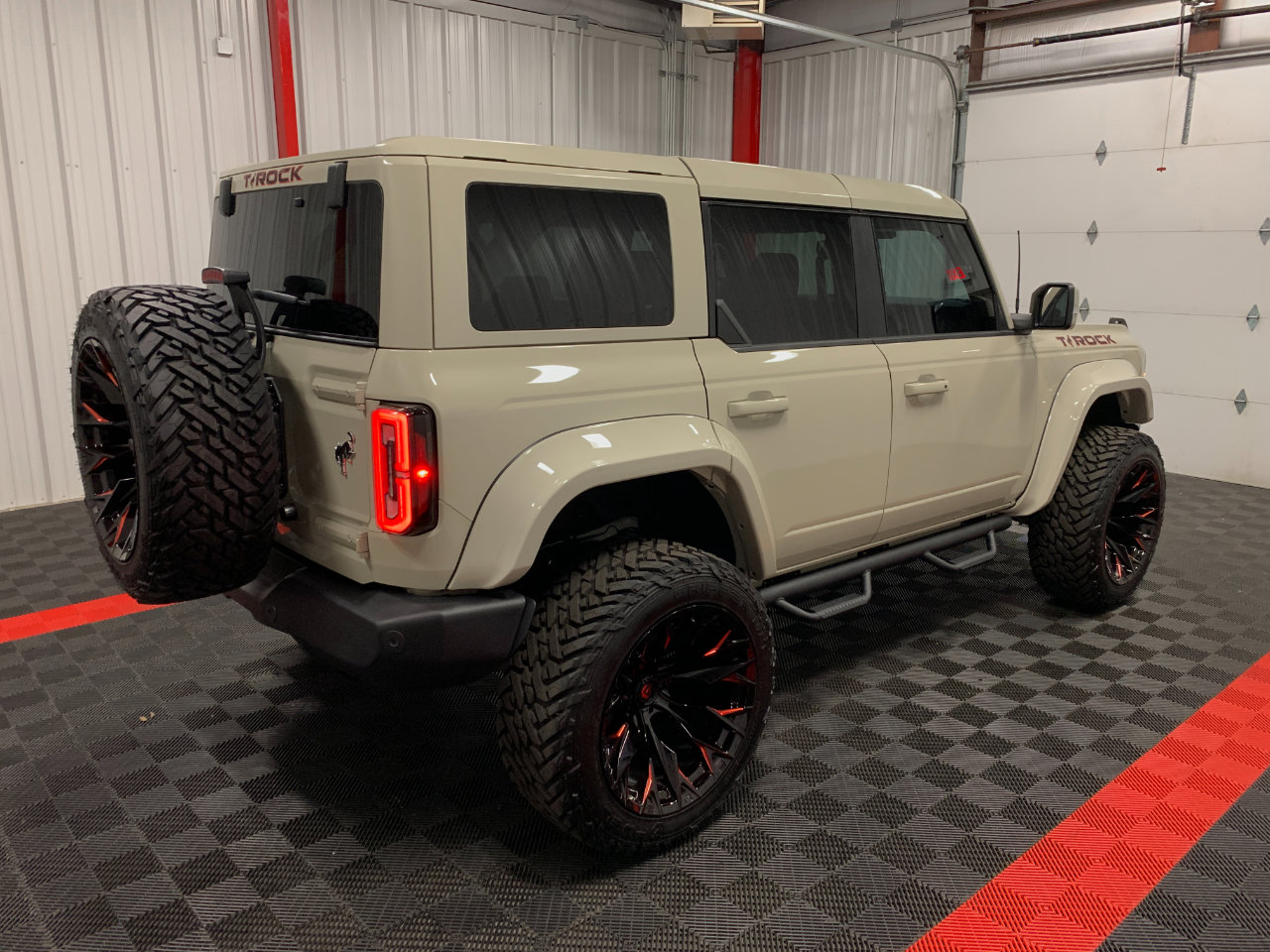 Used 2025 Ford Bronco Outer Banks w/ Sasquatch Package image 11