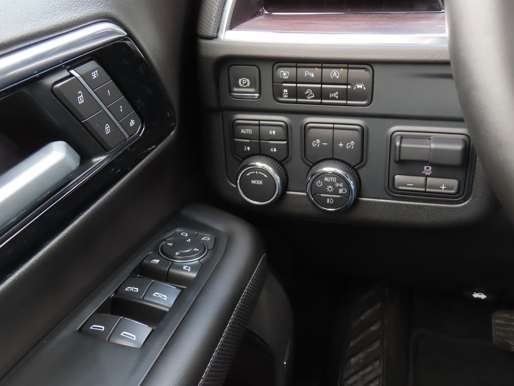 Used 2025 Chevrolet Tahoe Premier w/ Sun And Tow Package AWD/4WD image 12
