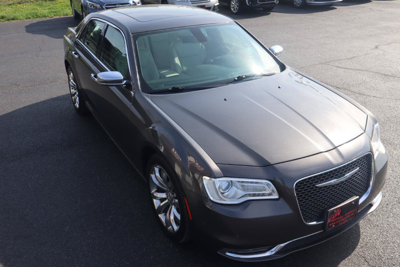 Used 2015 Chrysler 300 C w/ Light Group RWD image 12