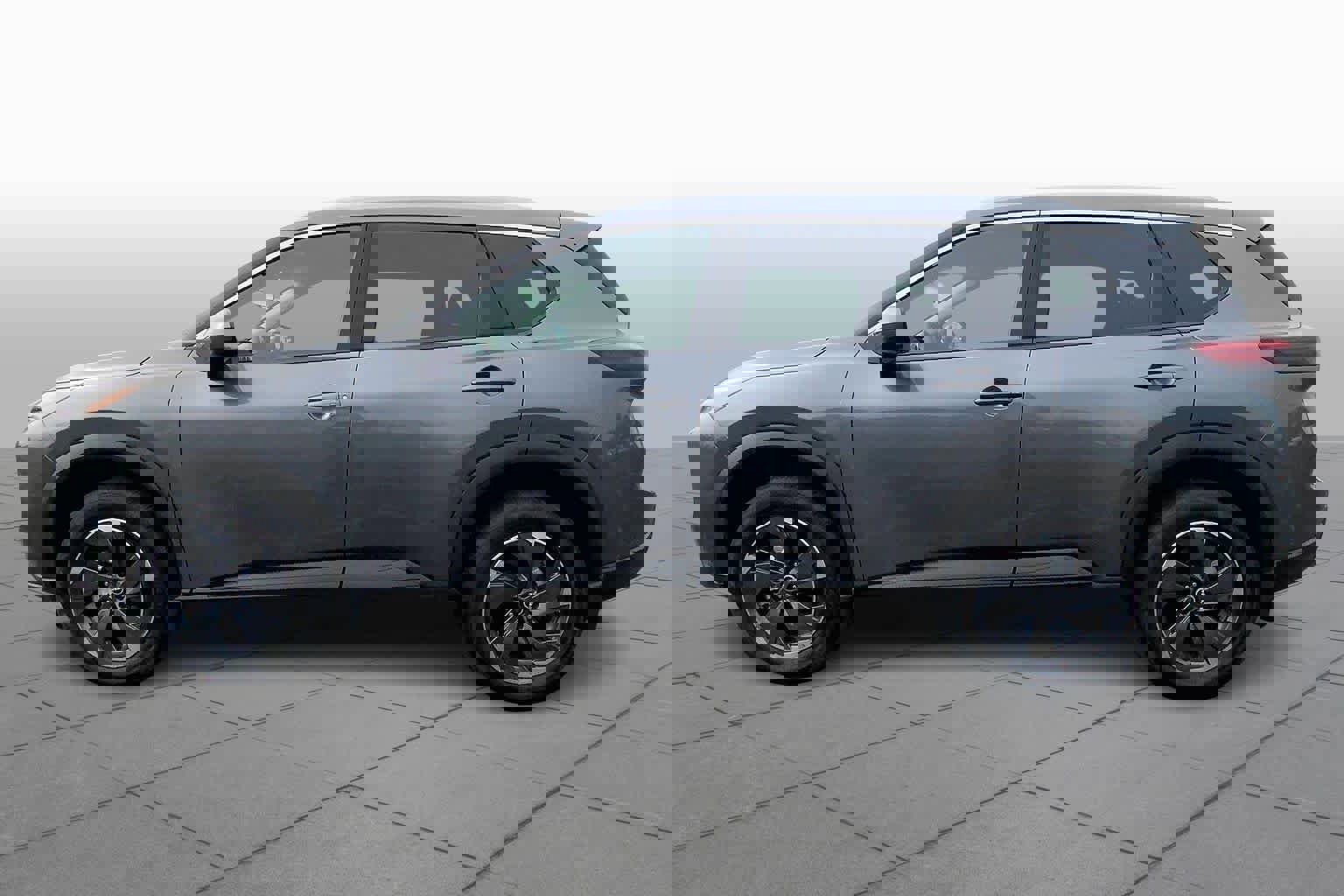 Used 2025 Nissan Rogue SV w/ SV Premium Package image 33