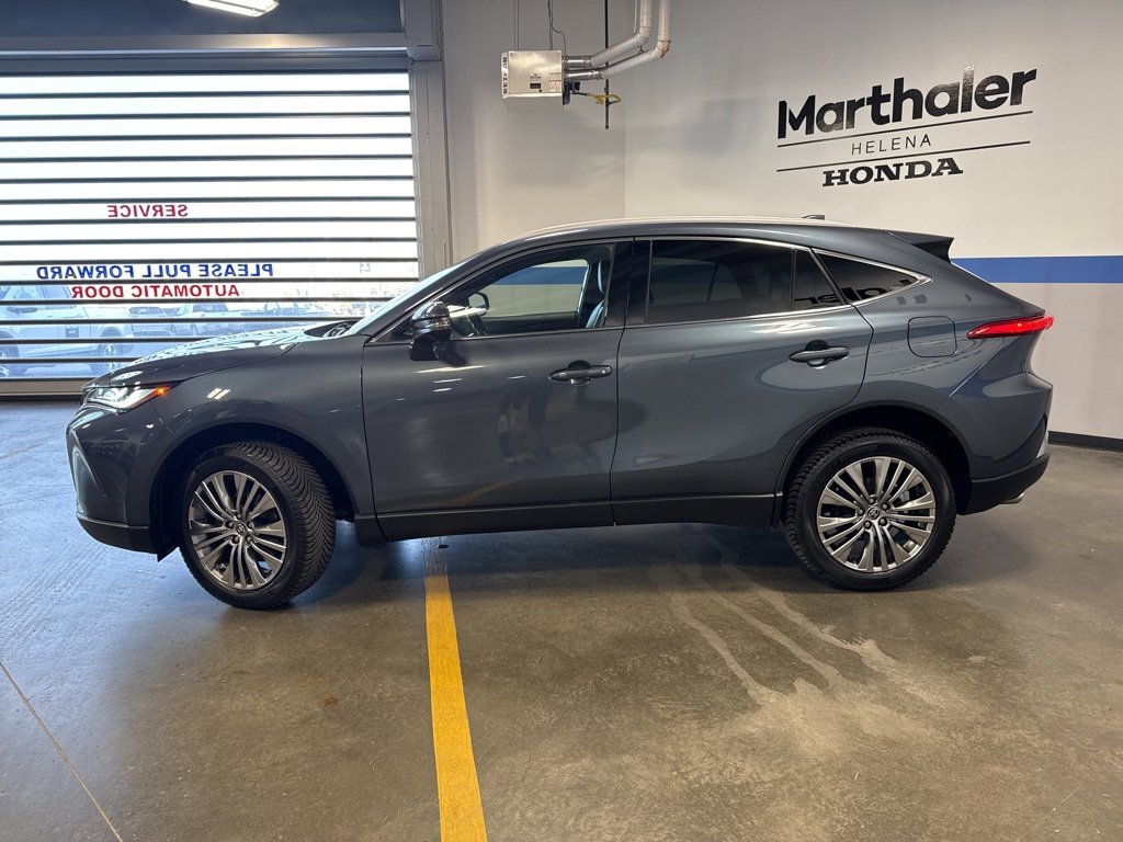 Used 2024 Toyota Venza XLE image 8