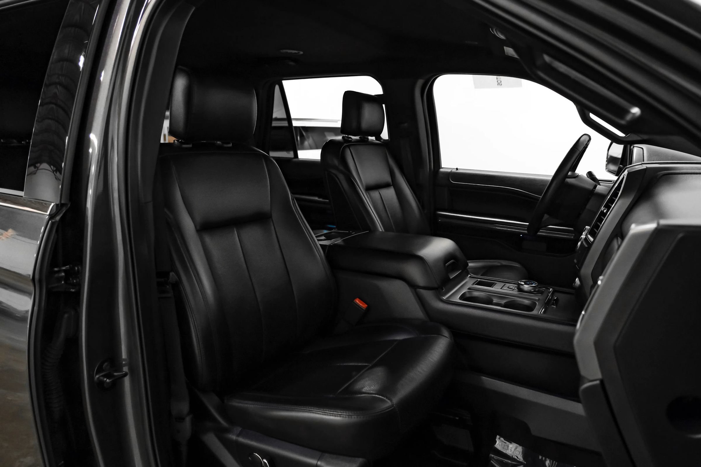 Used 2019 Ford Expedition XLT w/ Equipment Group 202A RWD image 34