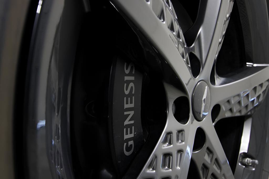 Used 2025 Genesis GV70 3.5T Sport w/ Sport Prestige Package AWD/4WD image 38