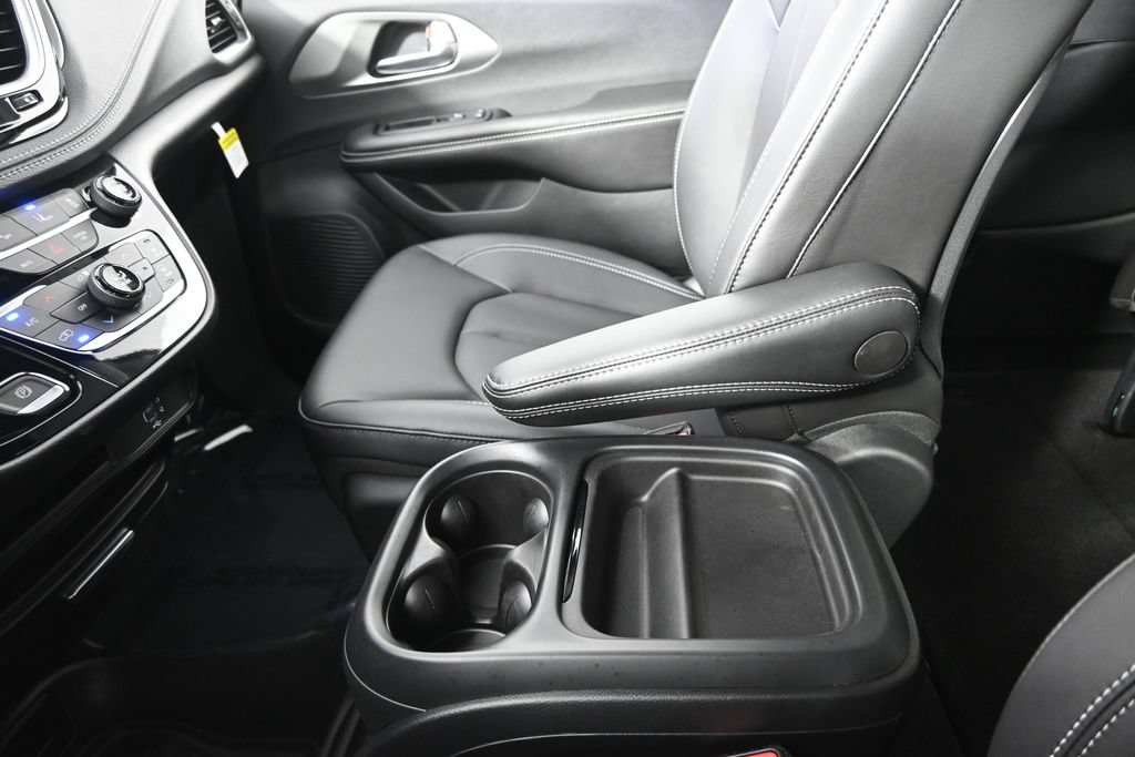 New 2027 Chrysler Pacifica Select FWD image 34