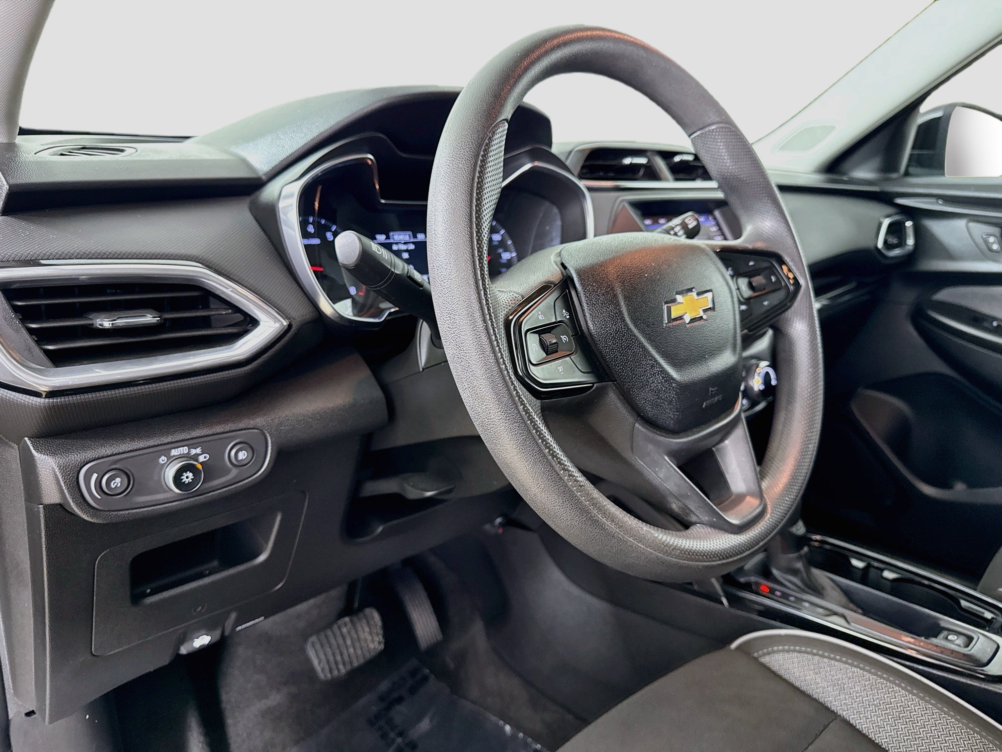 Used 2021 Chevrolet TrailBlazer LT w/ Driver Confidence Package FWD image 11
