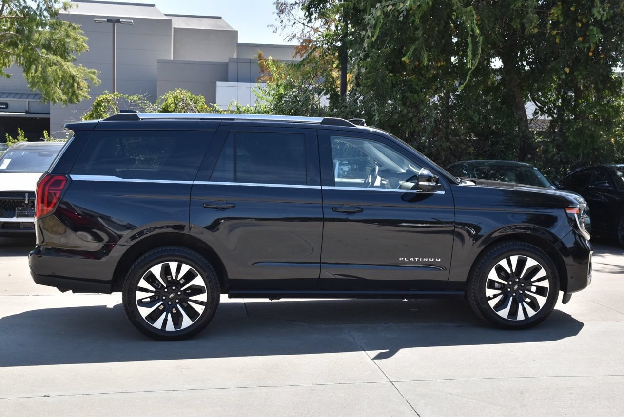 Certified 2025 Ford Expedition Platinum w/ Driver's Package AWD/4WD image 6