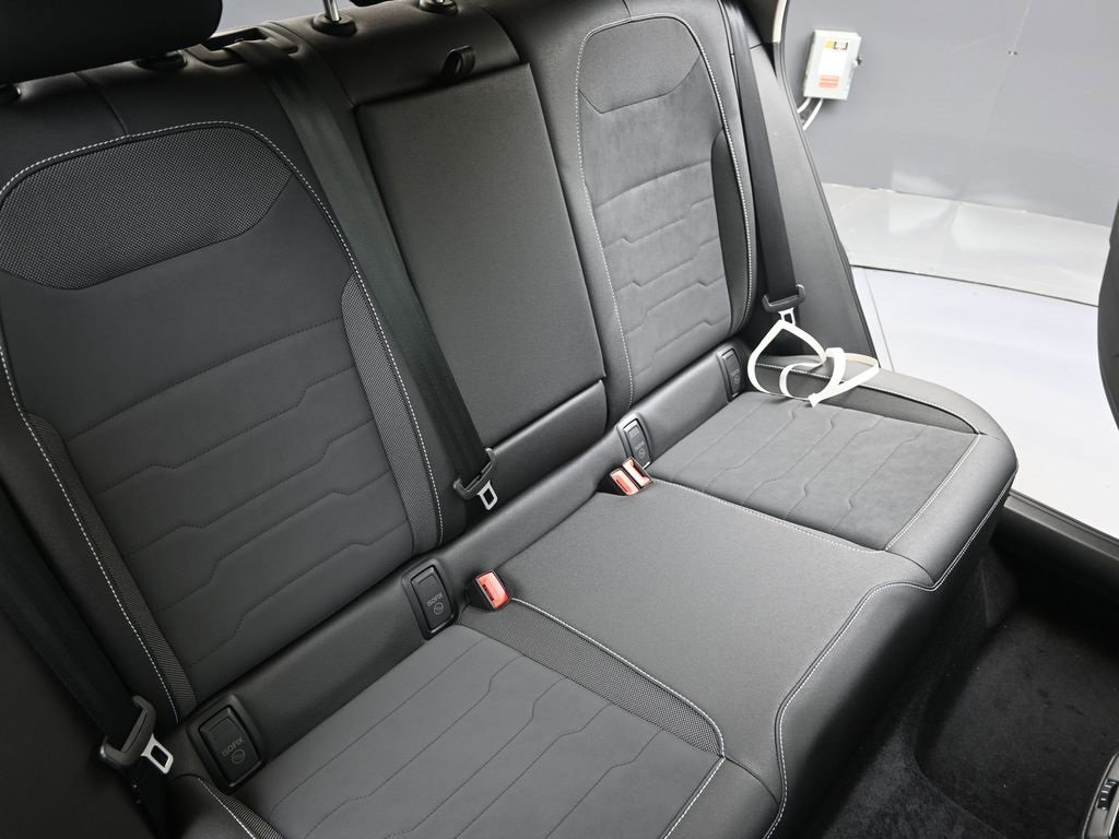 New 2025 Volkswagen Taos SE image 16