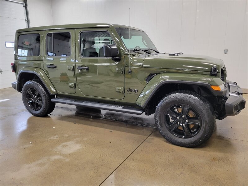 Used 2023 Jeep Wrangler Unlimited Sahara AWD/4WD image 11