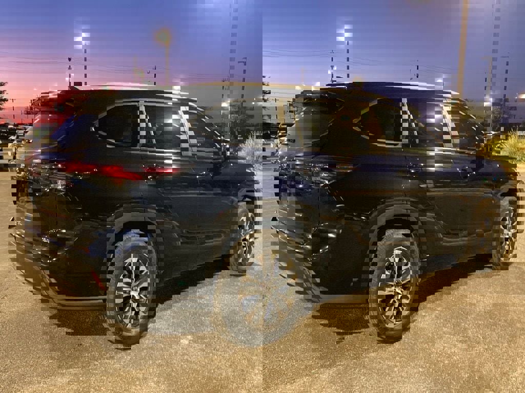 Certified 2025 Toyota Highlander XLE image 5