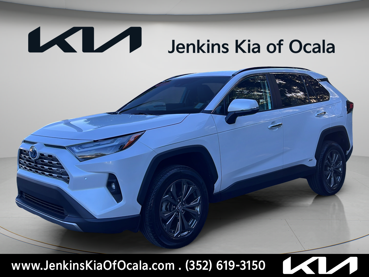 Used 2023 Toyota RAV4 Limited AWD/4WD image 7