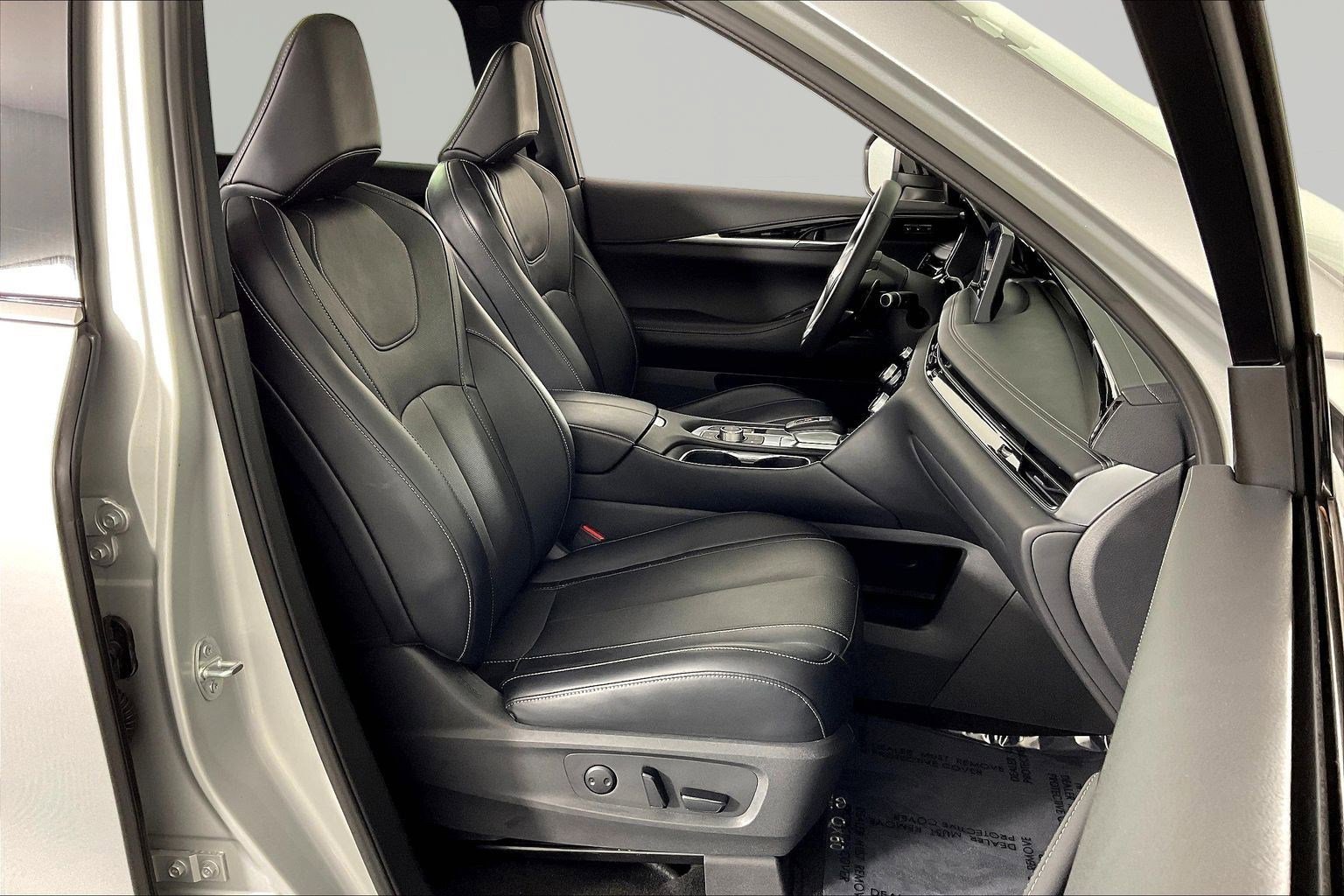 Used 2023 INFINITI QX60 Pure image 30