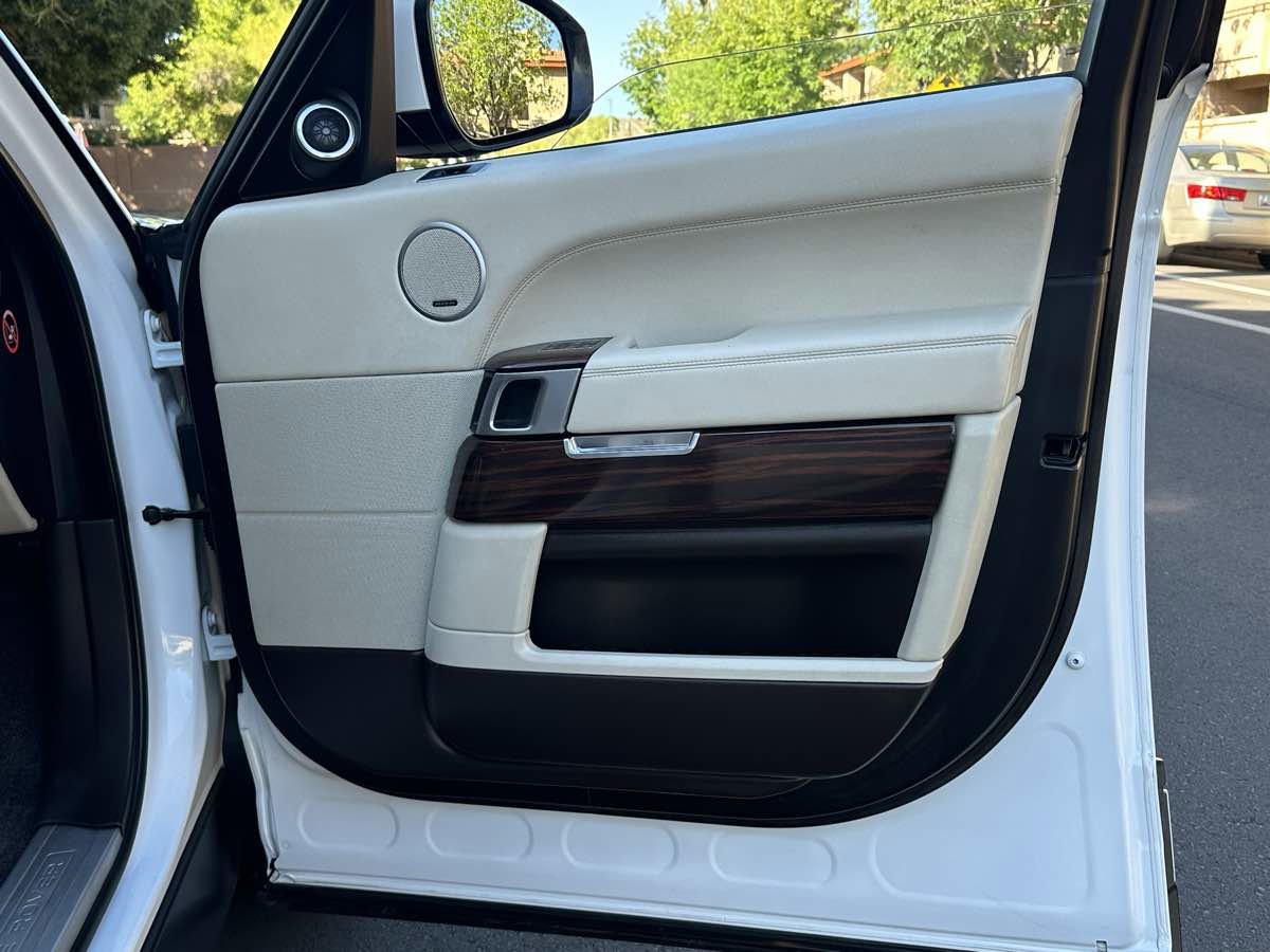 Used 2014 Land Rover Range Rover HSE image 58