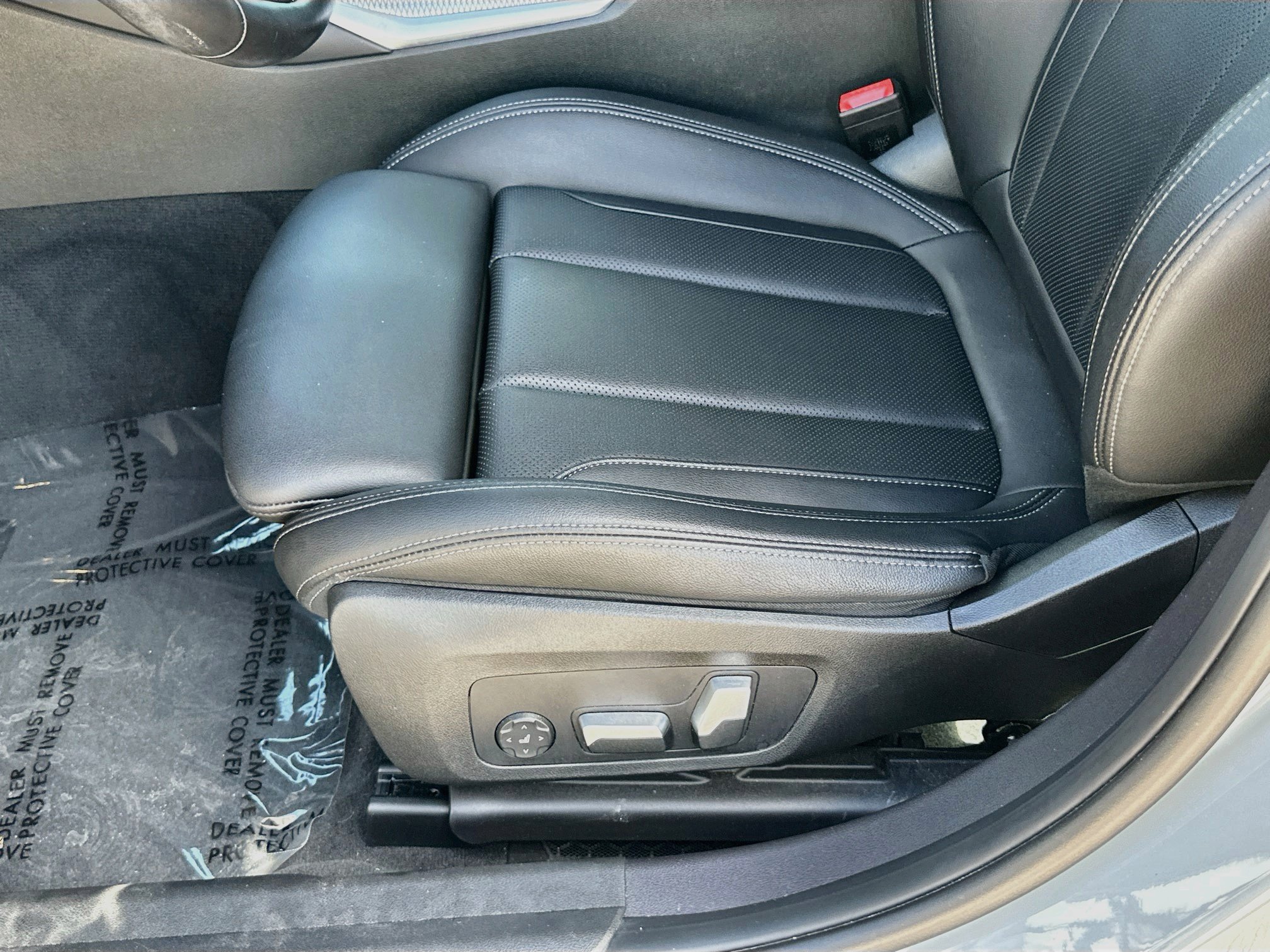 Certified 2023 BMW 330i Sedan w/ M Sport Package RWD image 18