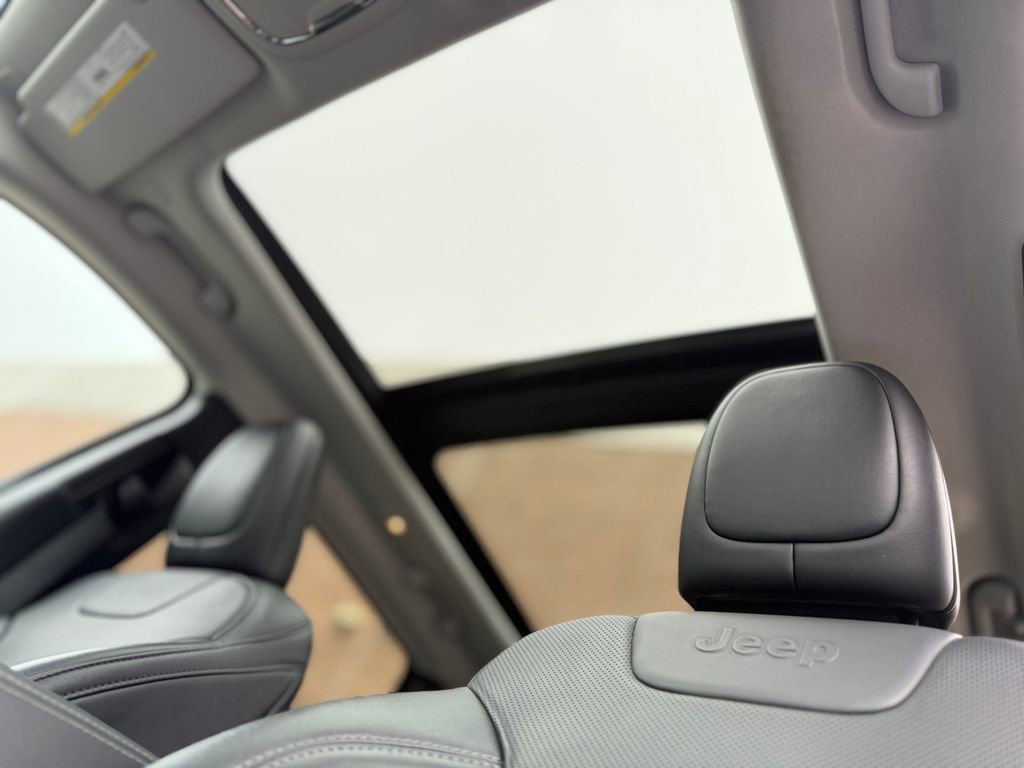 Used 2022 Jeep Cherokee Limited image 17