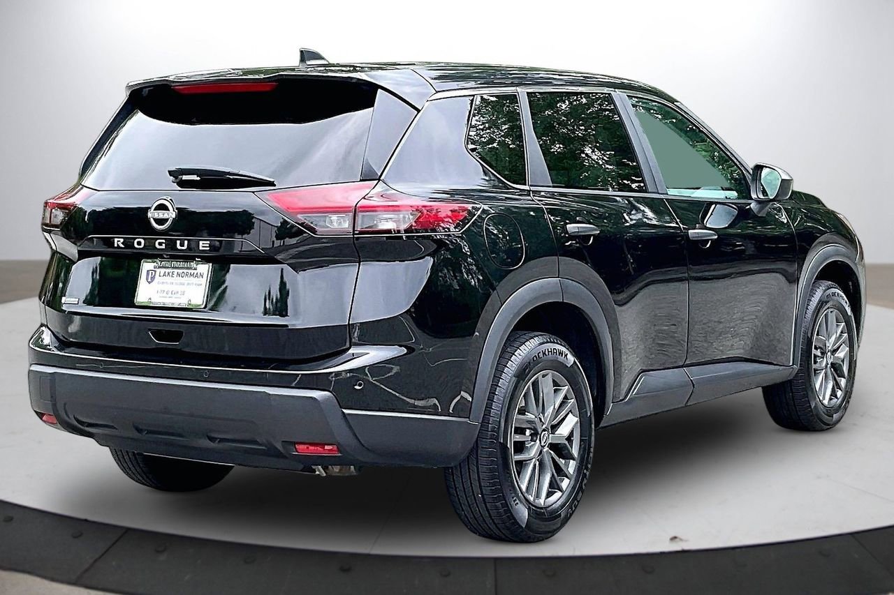 Used 2024 Nissan Rogue S FWD image 9