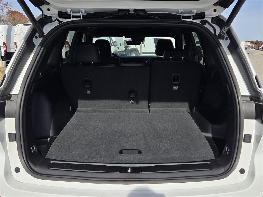 New 2025 Jeep Grand Cherokee Altitude image 8