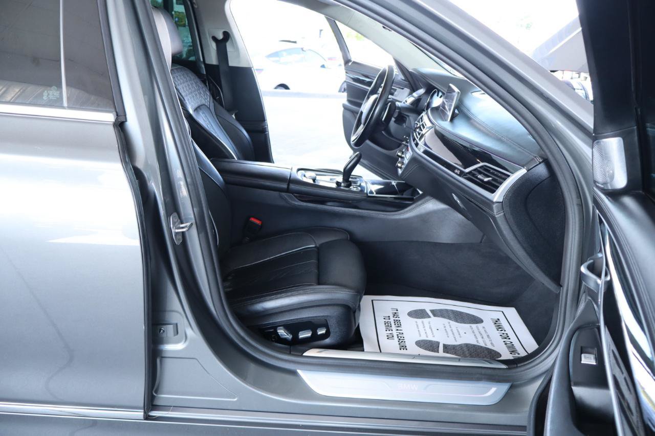 Used 2018 BMW 750i RWD image 38