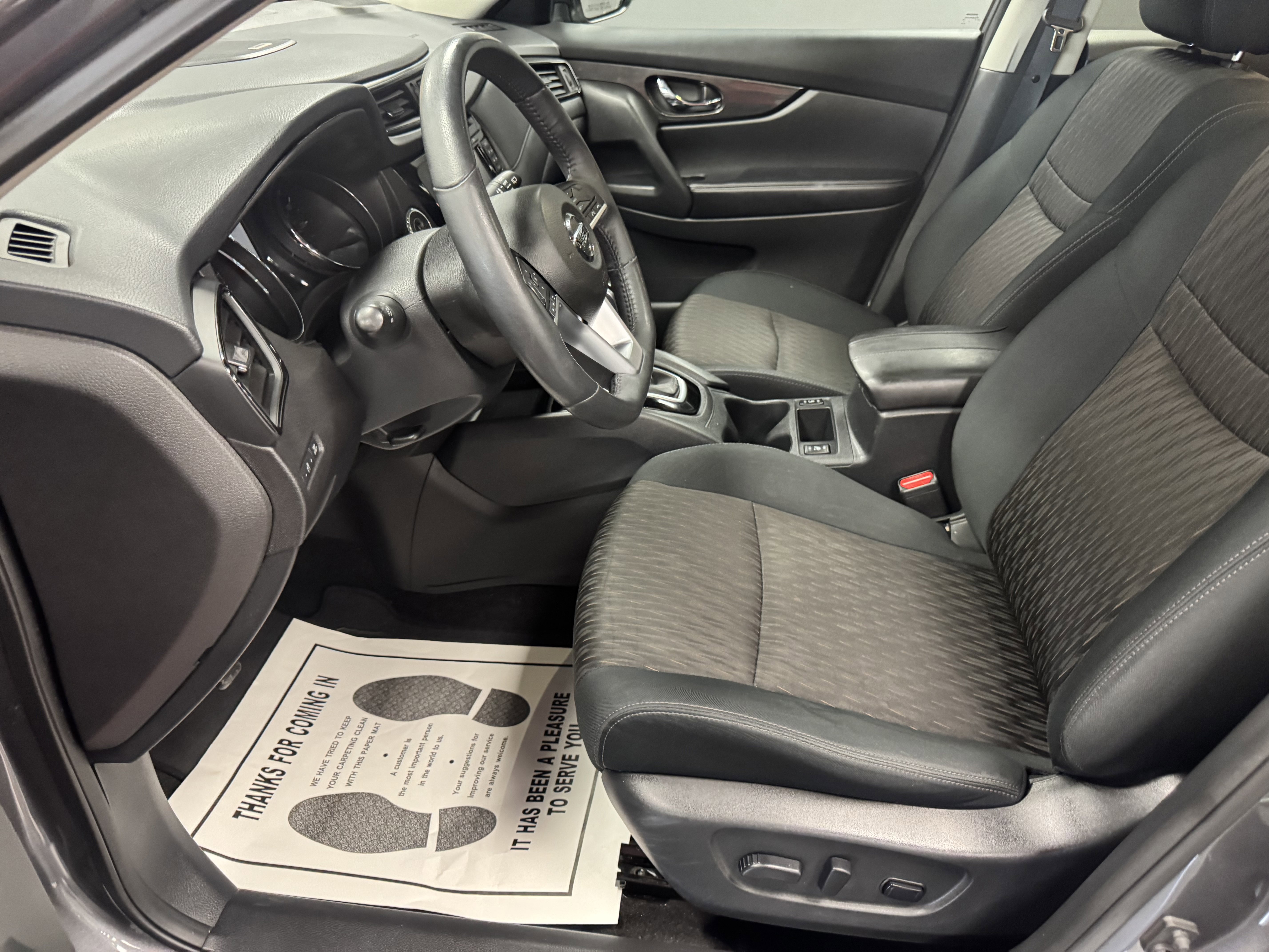 Used 2017 Nissan Rogue SV image 15