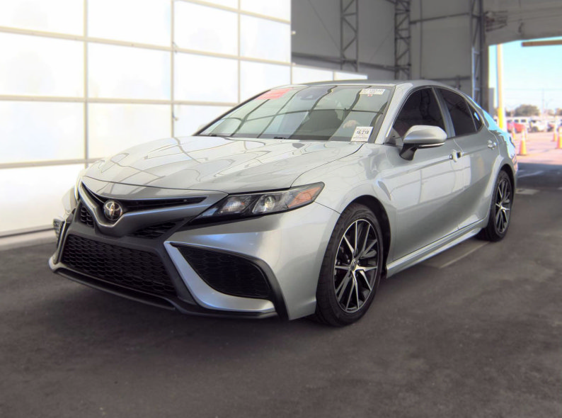 Used 2024 Toyota Camry SE FWD image 3
